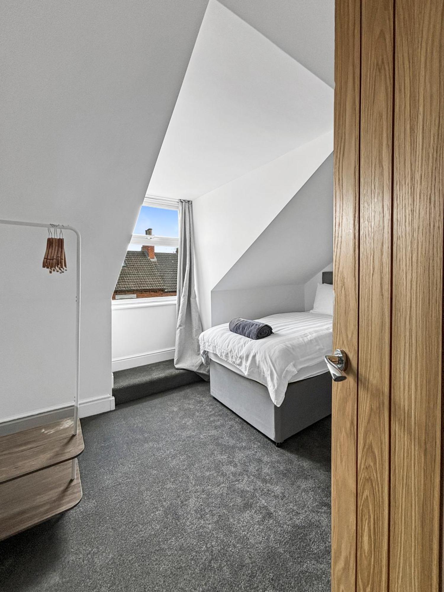 Amaya One -3 Bedroom Townhouse - With Garden - Close To Town Centre - Sleeps 7 Grantham Esterno foto